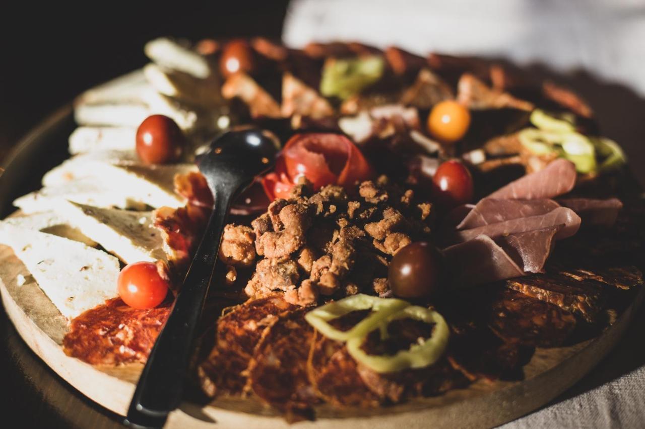 Tri Mudraca Inn Karanac 외부 사진
