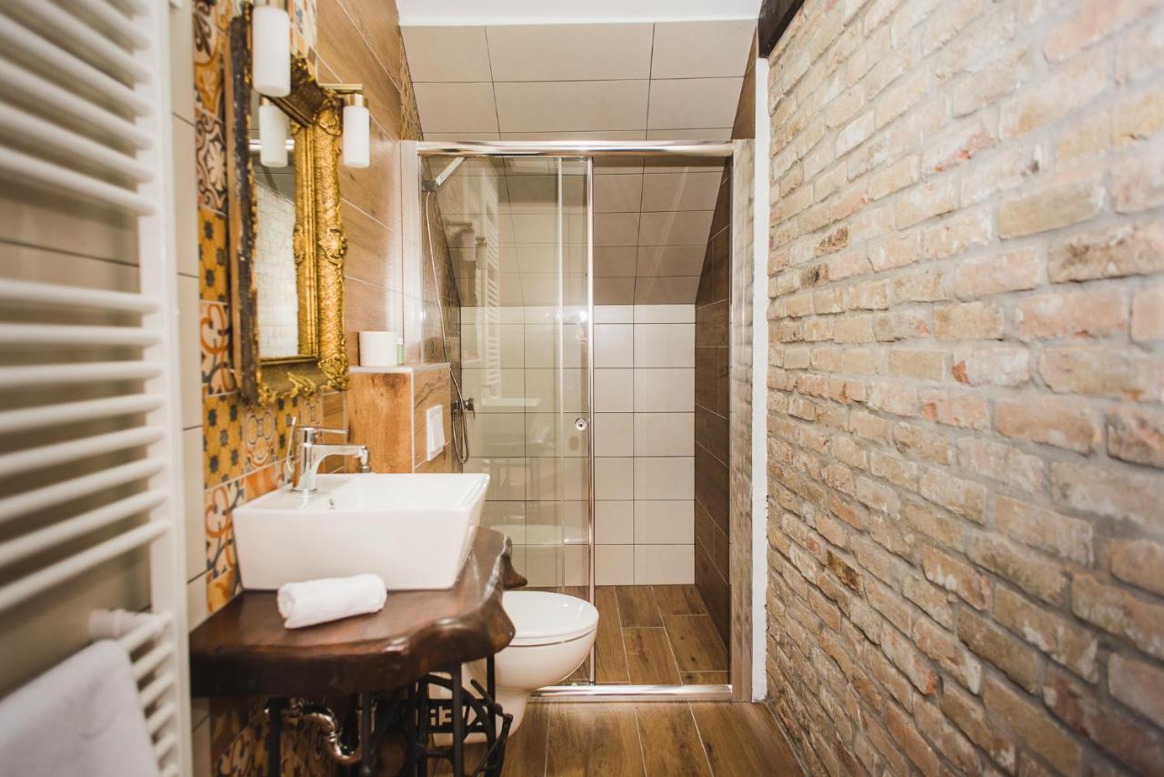 Tri Mudraca Inn Karanac 외부 사진