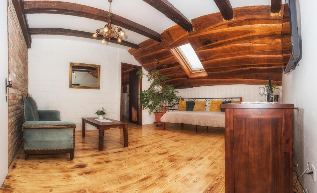 Tri Mudraca Inn Karanac 외부 사진