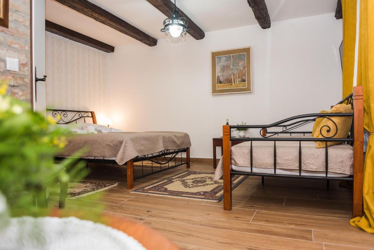 Tri Mudraca Inn Karanac 외부 사진