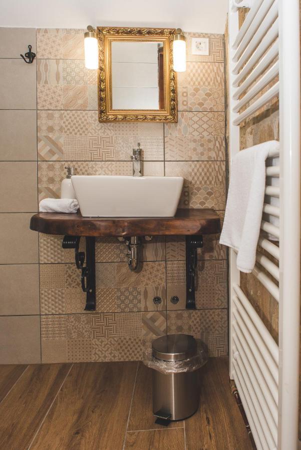 Tri Mudraca Inn Karanac 외부 사진