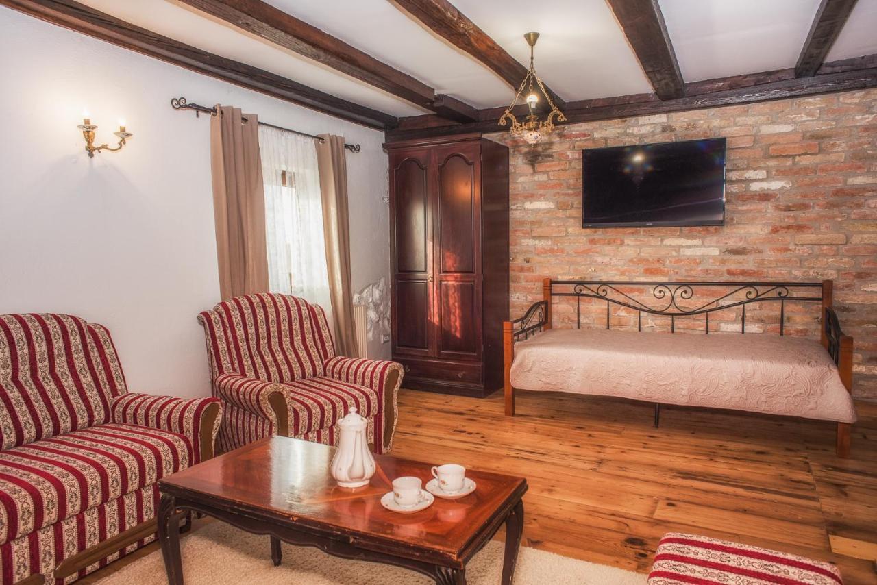 Tri Mudraca Inn Karanac 외부 사진