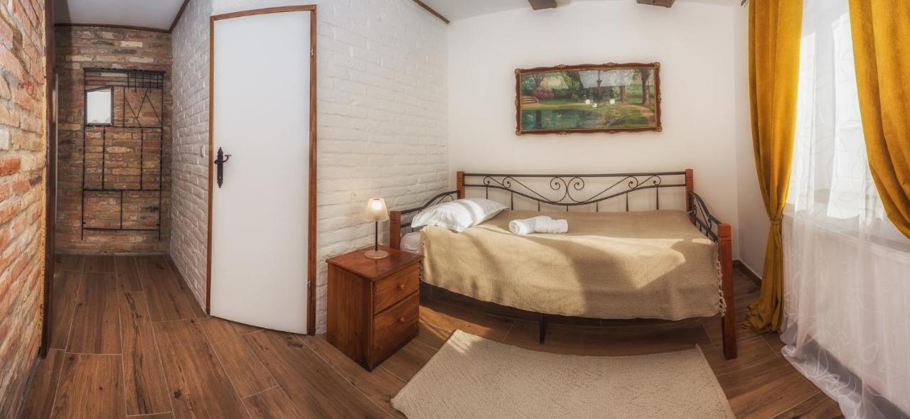 Tri Mudraca Inn Karanac 외부 사진