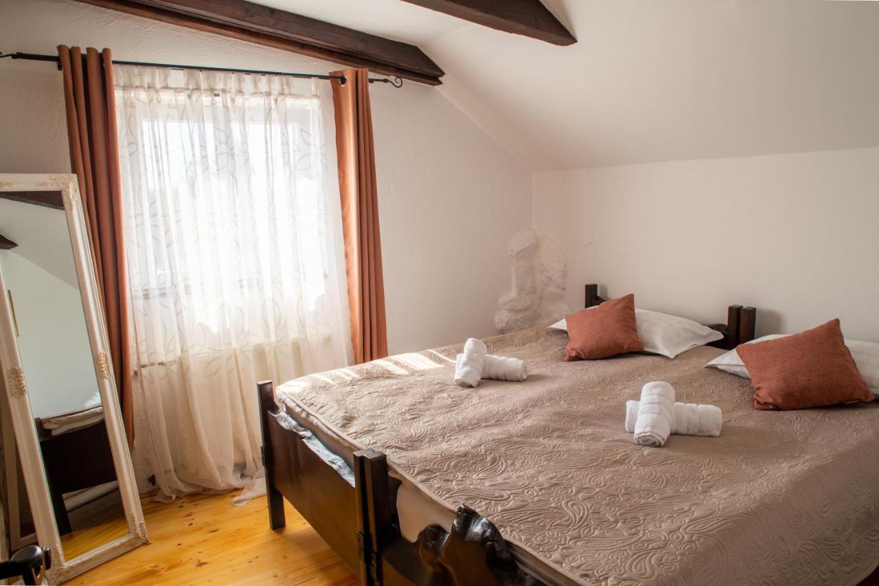 Tri Mudraca Inn Karanac 외부 사진