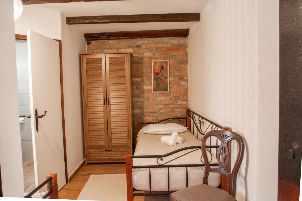 Tri Mudraca Inn Karanac 외부 사진